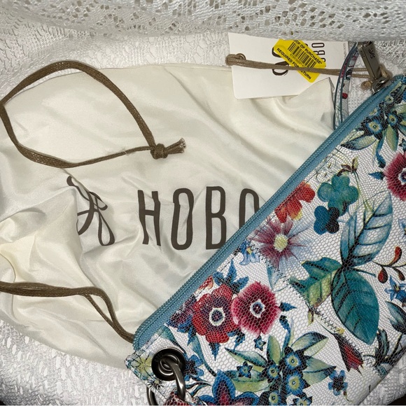Hobo, Vida Botanic Print Wristlet, NWT - Picture 10 of 13